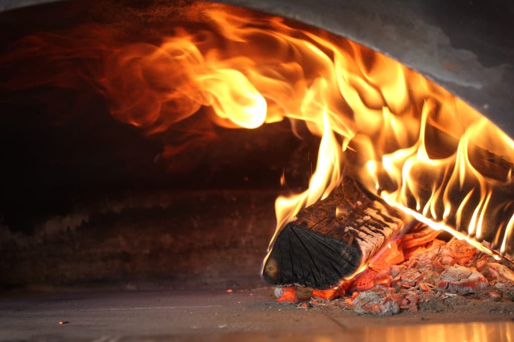 Pizza artisanale cuite au feu de bois Ya'Pizz